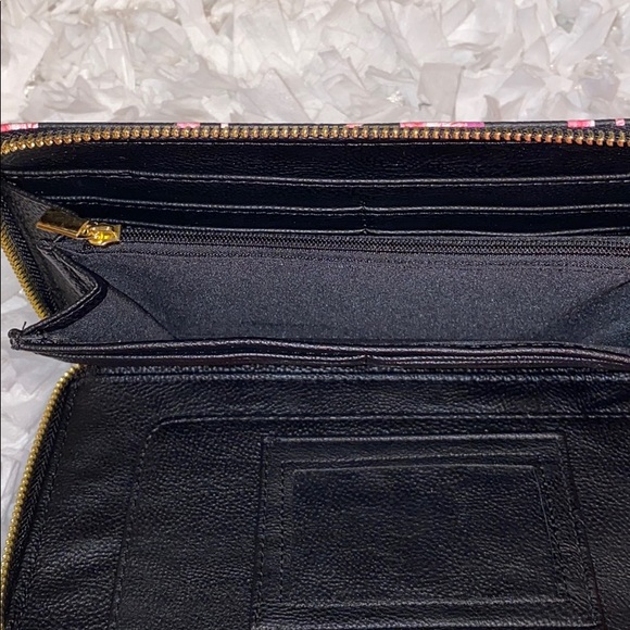 Betsey Johnson Floral Large Zip Around Wallet NWT - Picture 7 of 7